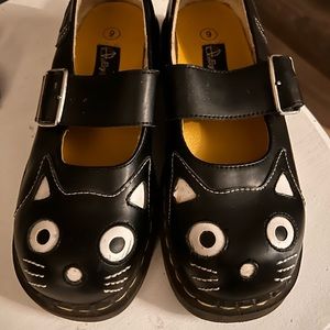 Black, Size 9, T.U.K